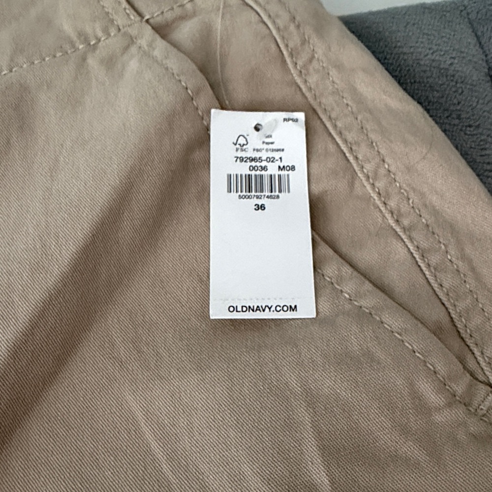 NWT Men’s Old Navy Cargo Shorts size 36 selling as a bundle - Picture 3 of 11